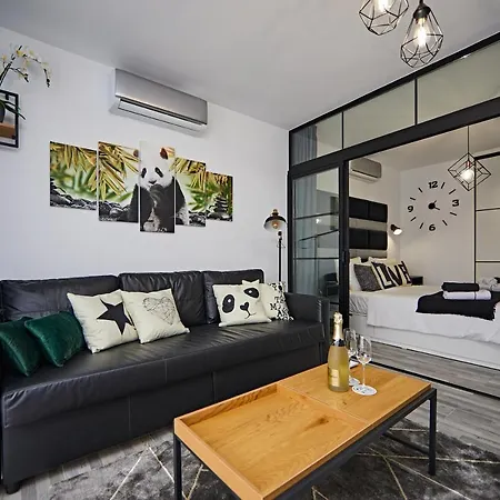 Apartment Panda House *